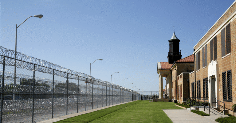 Task Force Shows How US Can Cut Prison Population by 60,000, Save $5 Billion