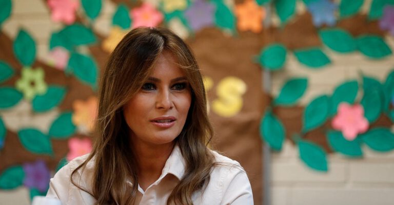 In Surprise Visit to Texas, First Lady Looks After Children at Border