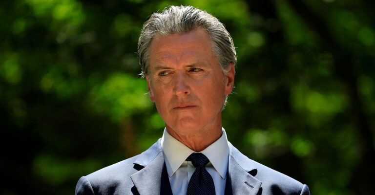 Abbott vs. Newsom: Rhetoric Ratchets Up in House Redistricting Arms Race