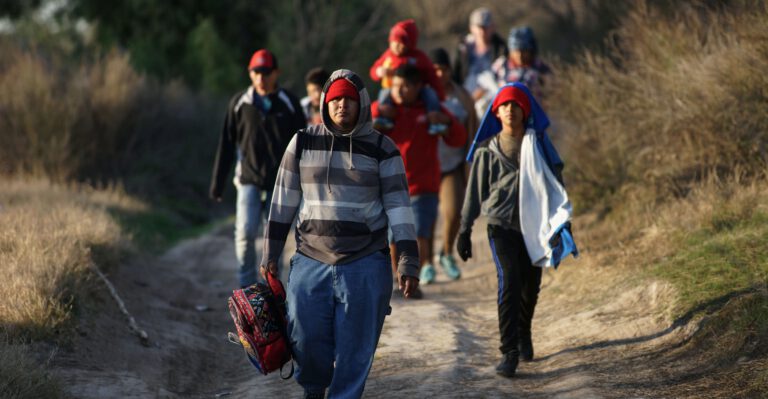 Trump Asks Supreme Court to Allow Enforcement of Stiffer Asylum Rules
