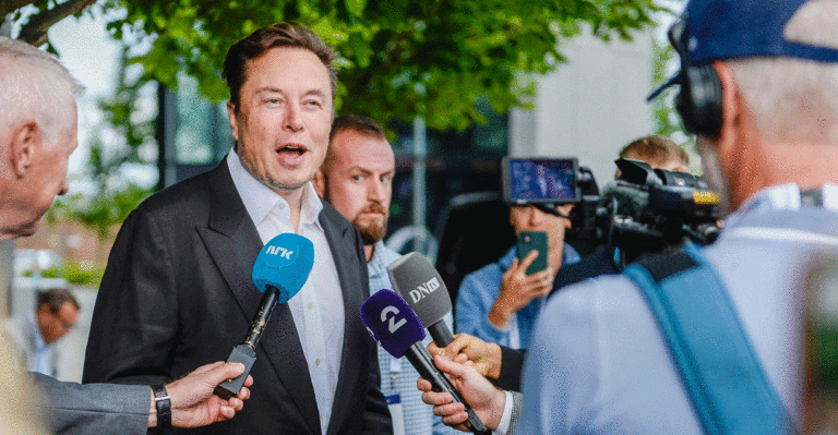 Tech News You Need to Know: Trump Freed From Twitter Jail; FTX’s Bizarre Business Practices