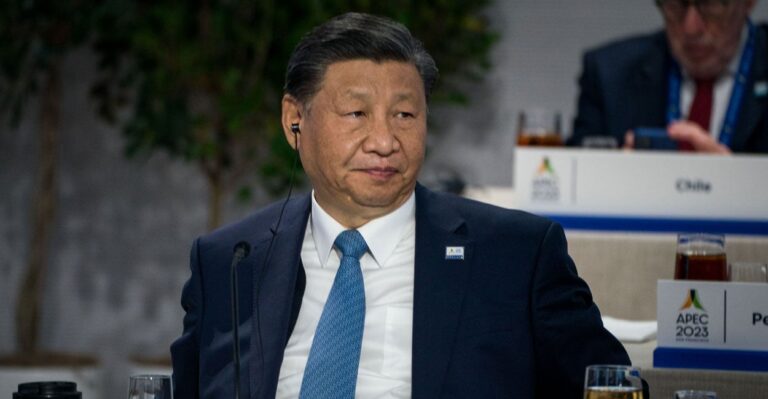 US Business Execs Give Chinese Dictator Multiple Standing Ovations During Exclusive Dinner