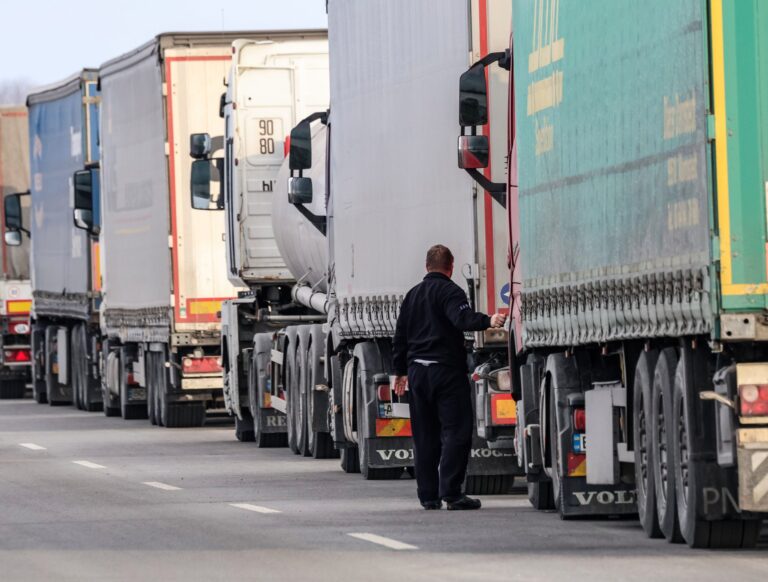 Massive Trucker Convoys Heading South for ‘Take Our Border Back’ Rallies