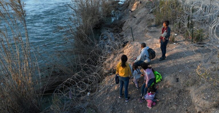 Federal Judge Blocks Texas Law That Would Allow Law Enforcement to Arrest Illegal Migrants