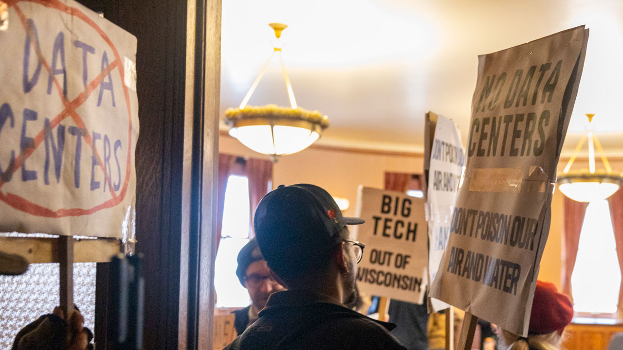 Data Center Backlash Gives GOP an Opening in Wisconsin Governor’s Race