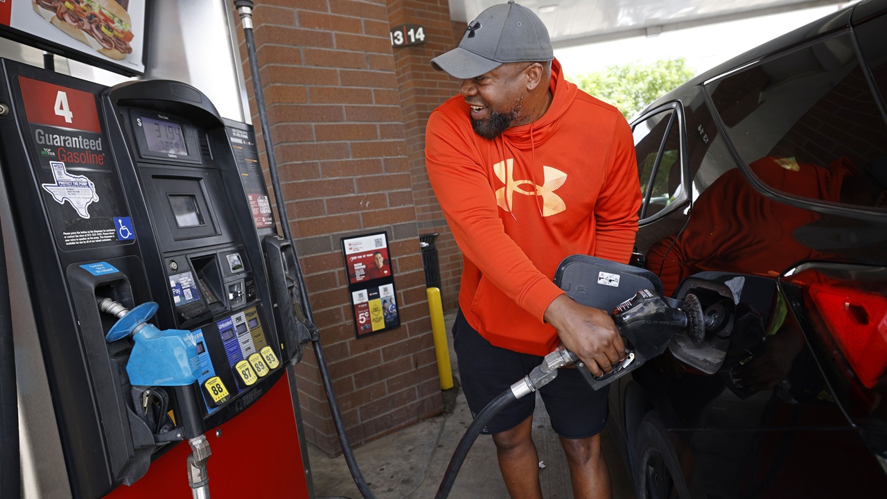 Why Lower Gas Costs Take Time to Reach the Pump