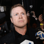 Spencer Pratt surrounded my news outlet mircophones.