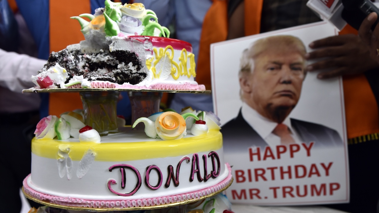 Newsom Calls Trump ‘Biggest Loser’ on 80th Birthday as President Negotiates Iran Deal
