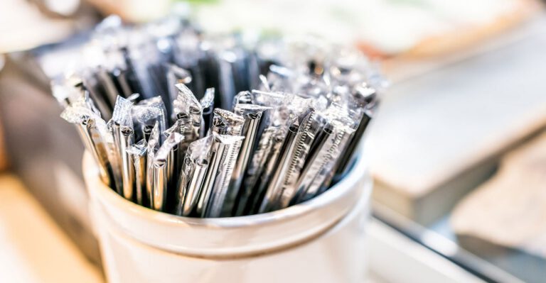 Michigan Lawmaker Wants to Fine Restaurants Hundreds for Handing Out Plastic Straws