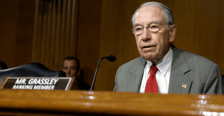 Grassley Teams With Democrat on Senate Bill to Claw Back Tariff Authority From President