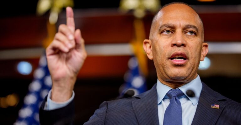 House Democrat Leader Jeffries Relents, Endorses Mamdani for NYC Mayor
