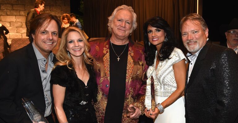 This Music Awards Show Honors ‘Faith, Family, and Country’