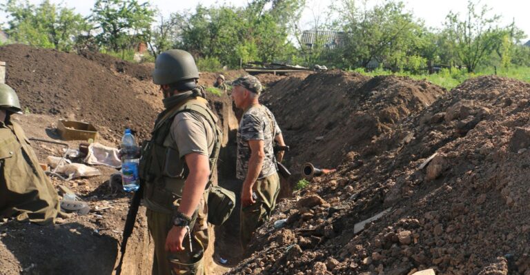A Lesson for NATO From Ukraine: In a War With Russia, Smartphones Might Be the Safest Way to Communicate