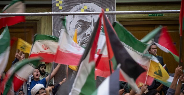 ‘Wrong Side of History’: Jordan Peterson Promotes Short, Timely Documentary on Iran 