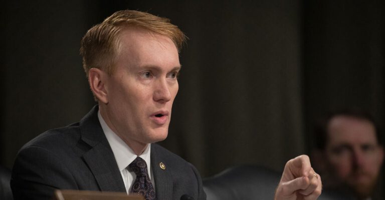Trump and Senators Offer Plans to Reorganize Bureaucracy, Drain the Swamp