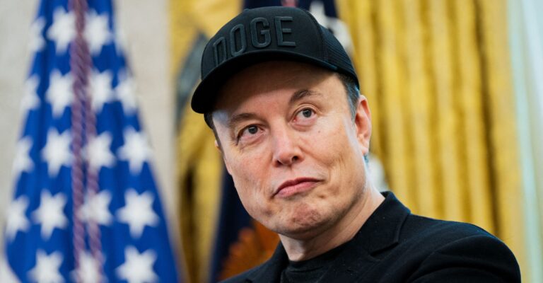 Elon Musk Responds to Report He’s Backing Away From Launching Third Party