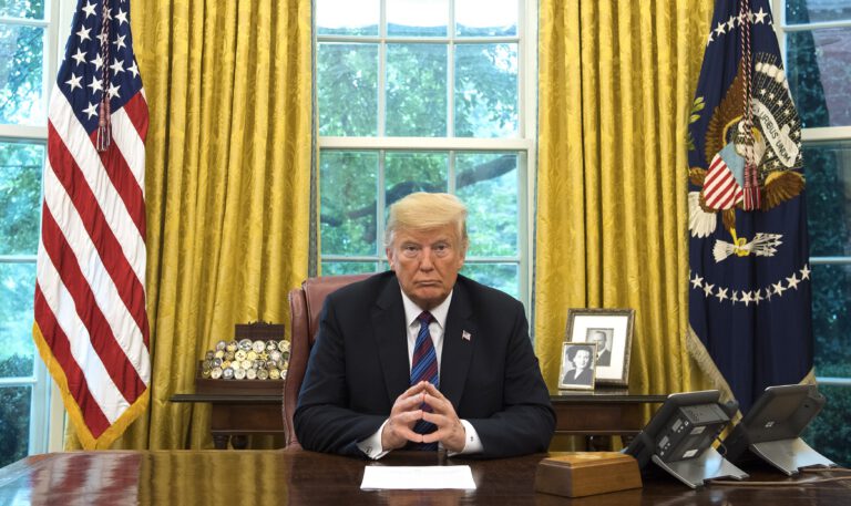 In Ditching NAFTA, Trump Reaches Deal With Mexico, Invites Canada to Join