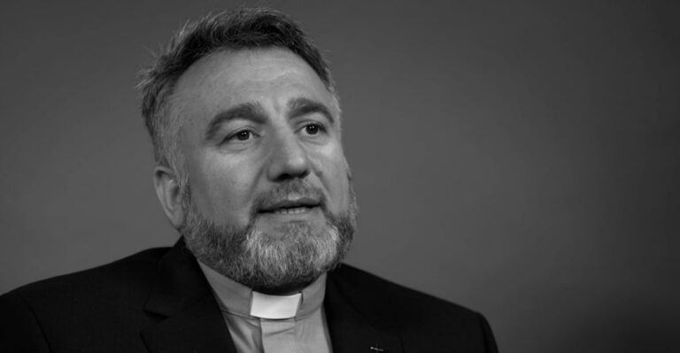 Iraqi Priest Who Was Held Hostage by Terrorists Asks US to Declare ‘Genocide’