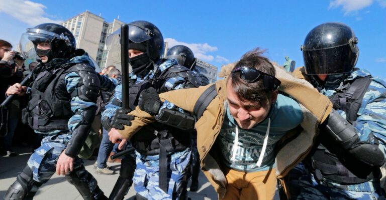 Putin Using Thug Tactics to Silence Anti-Corruption Protesters and Political Enemies