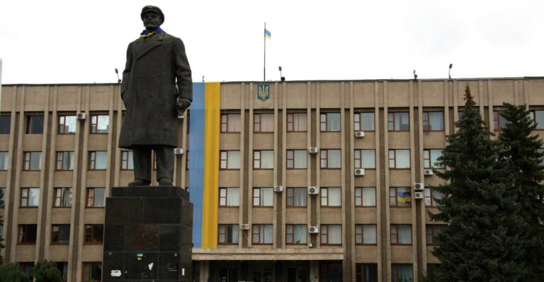 As Ukraine Tries to Purge Its Communist Past, Terrorist Threats Follow