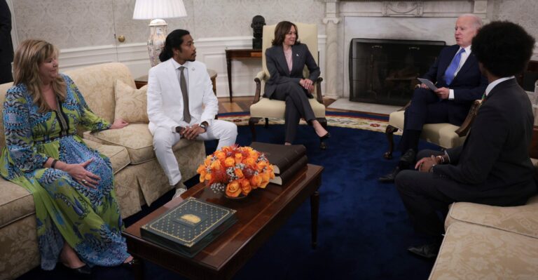 Biden, Harris Meet With ‘Tennessee 3’ to Push Gun Control
