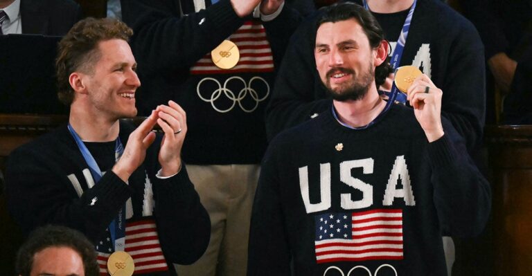 Some Democrats Refuse to Stand for US Men’s Hockey Team at SOTU