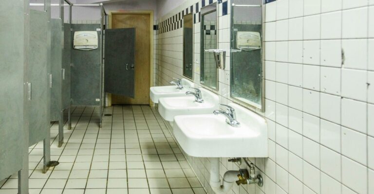 Washington Quietly Adopts New Transgender Bathroom, Locker Room Policies