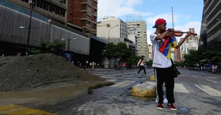 This Young Violinist Inspired Venezuelans to Stand for Freedom. Now He’s Rotting in Prison.