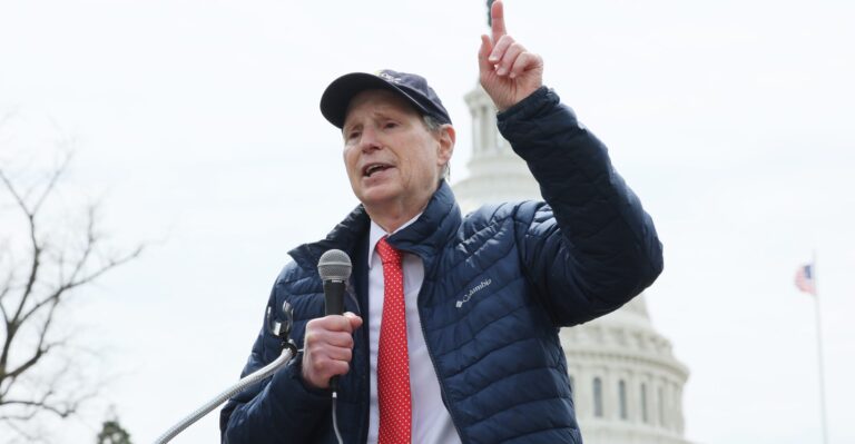 Democrats Push ‘Oregon Way’ for Nationwide Vote-at-Home Initiative