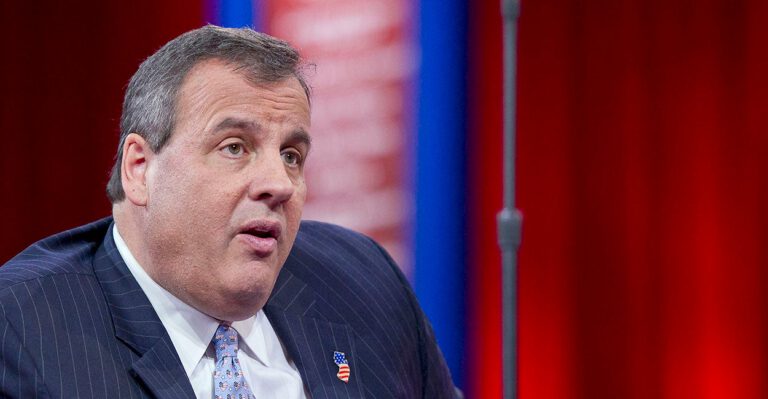Chris Christie, ‘Not Worried,’ Draws Laughs and Cheers at CPAC