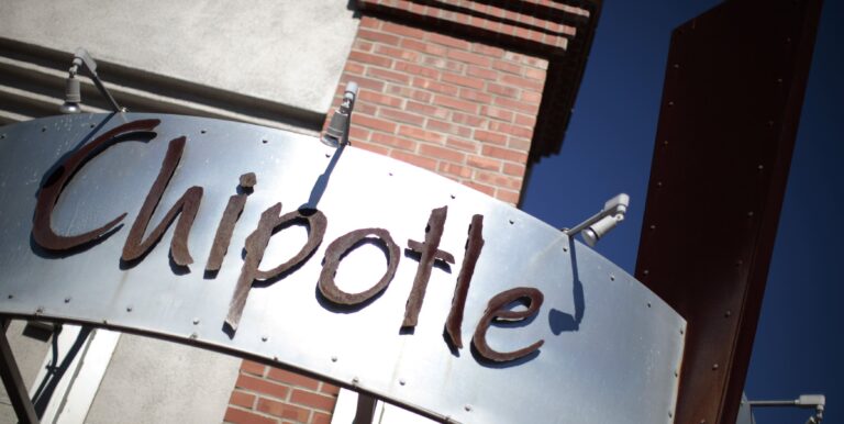 Thanks to Minimum Wage Hike, San Francisco Chipotle Customers Paying $1 More for Burrito Bowls