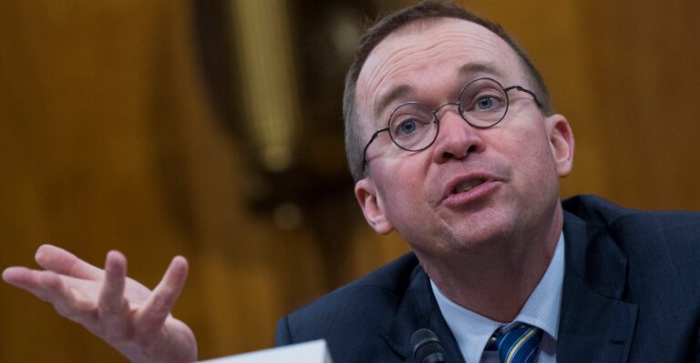Trump Goes After Automatic Raises, ‘Worst’ Employees to Drain the Swamp