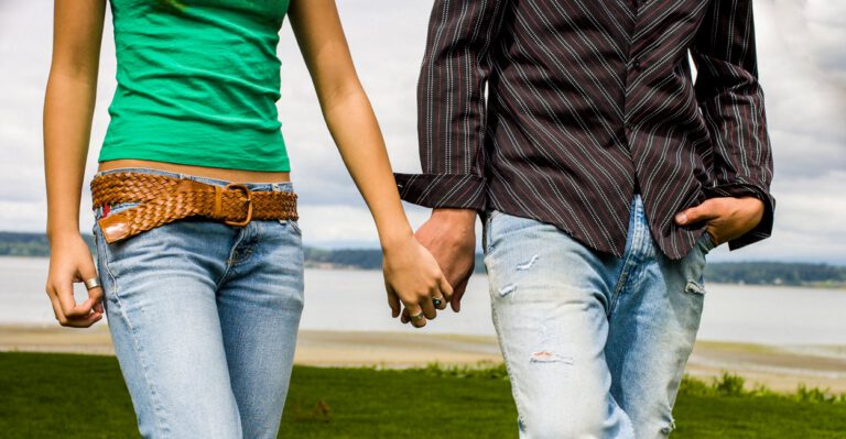 Boston College Philosophy Professor Offers Students Extra Credit for Going on First Date