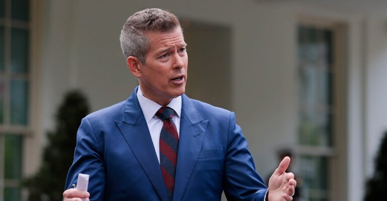 Transportation Secretary Unveils Overhaul of ‘Antiquated’ Air Traffic Control Systems