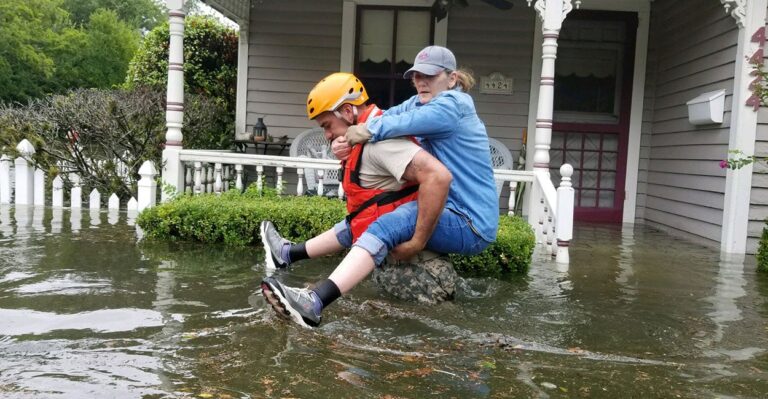 23 Powerful Photos of Harvey Rescues This Week
