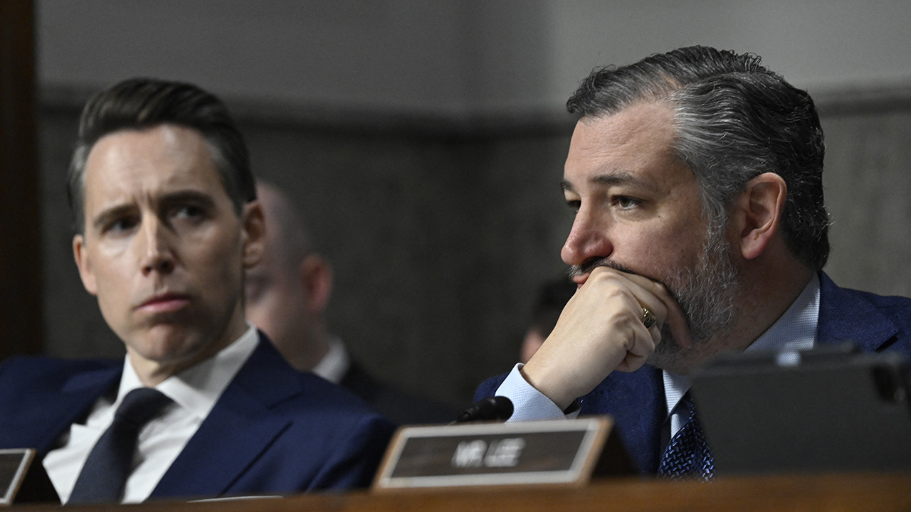 SCOOP: Hawley’s AI Chatbot Bill Expected to Pass Committee