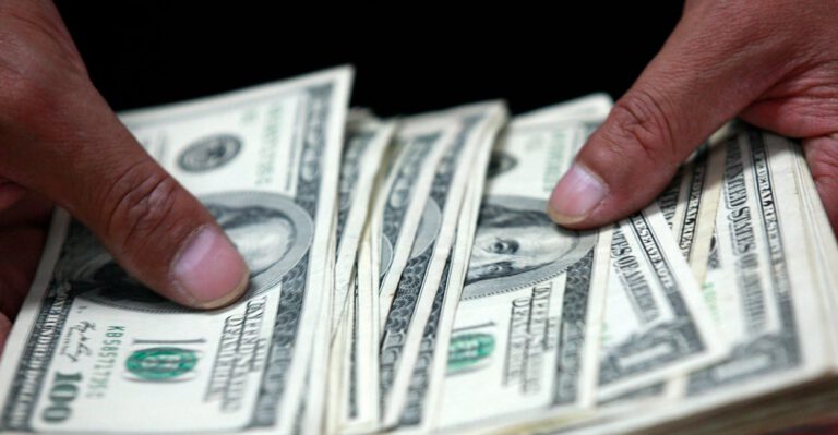 1 of Every 5 Government Employees Has a 6-Figure Salary