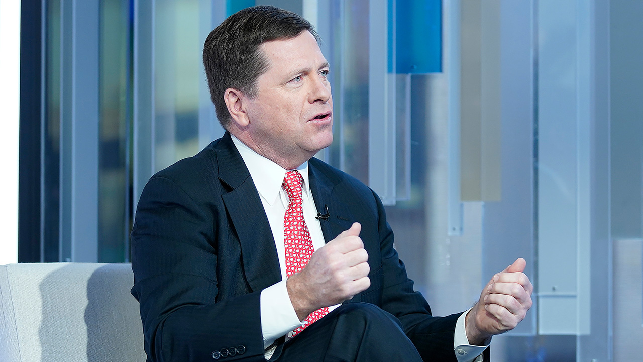 Trump Delays Nomination of Jay Clayton for Intelligence Director, Putting Spy Powers Vote in Peril
