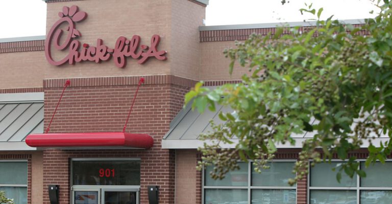 Husband Praises ‘Amazing’ Chick-Fil-A Staff After Wife Gives Birth in Restroom