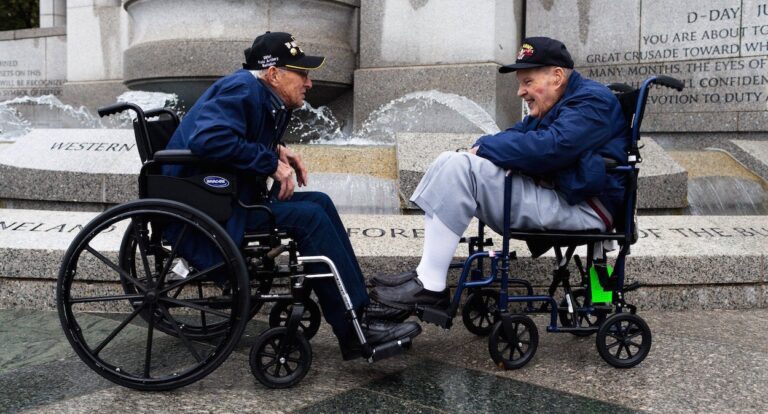 16 Touching Moments at the World War II Memorial