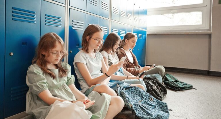 ‘Really Uncomfortable’: 16-Year-Old Girl Speaks Out About Having to Share School Restrooms, Locker Rooms With Males