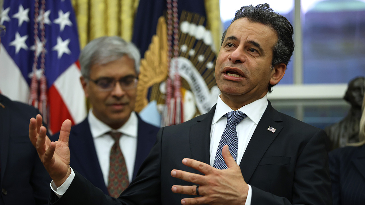 Makary Plans to Resign as FDA Commissioner