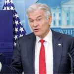 Dr. Oz speaks in the briefing room