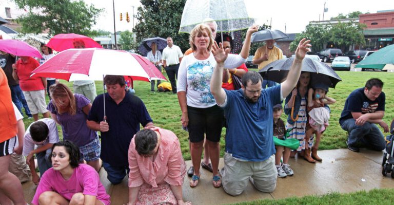 Freedom From Religion Foundation Tries to Bully School Into Removing Prayer From Graduation