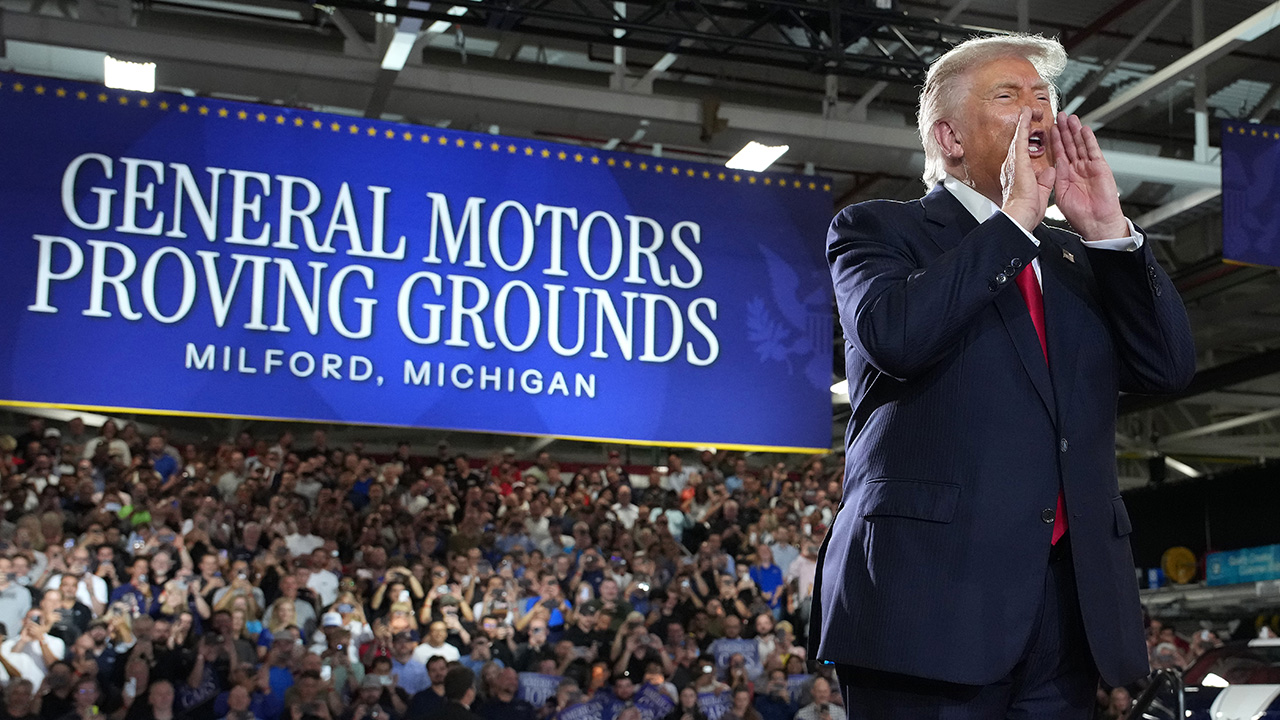Inside Trump’s Nationwide Tour to Help Vulnerable Republicans in Midterms