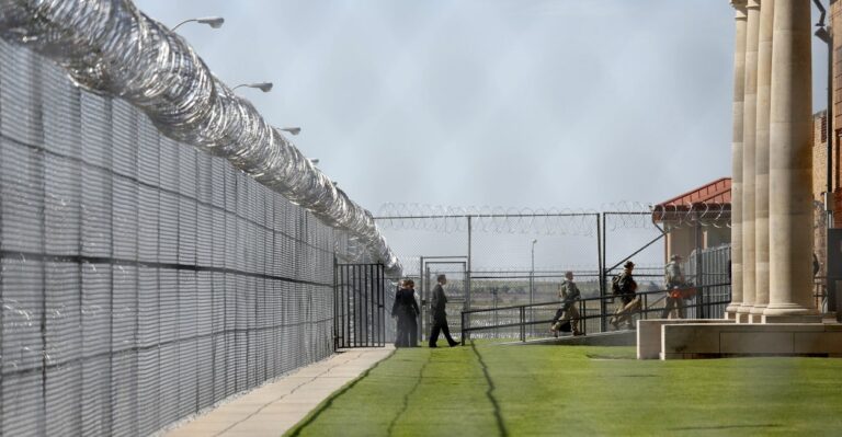 Bipartisan Group of Senators Set to Announce Deal to Reduce Prison Population