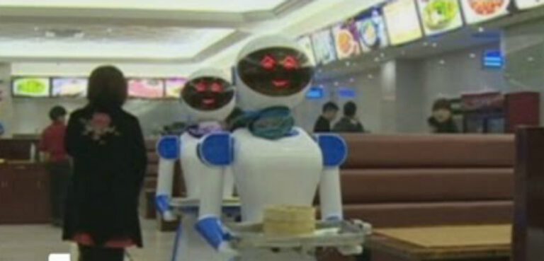 Watch Robots Replace Waiters at This Restaurant