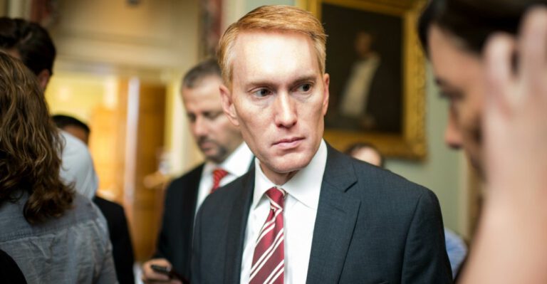 Senator Pressures Government to Add ‘Freedom of Religion’ to US Immigration Exam