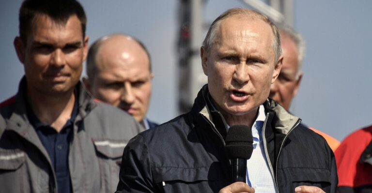 Russia Makes Bold Move to Try to Solidify Control Over Crimea