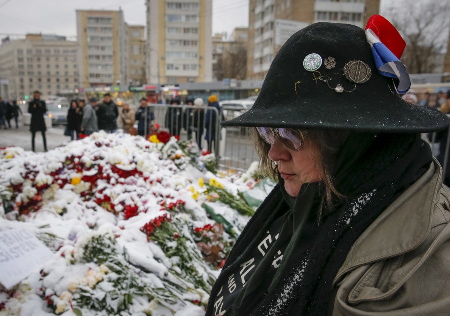 19 Photos of People Honoring France Across the World